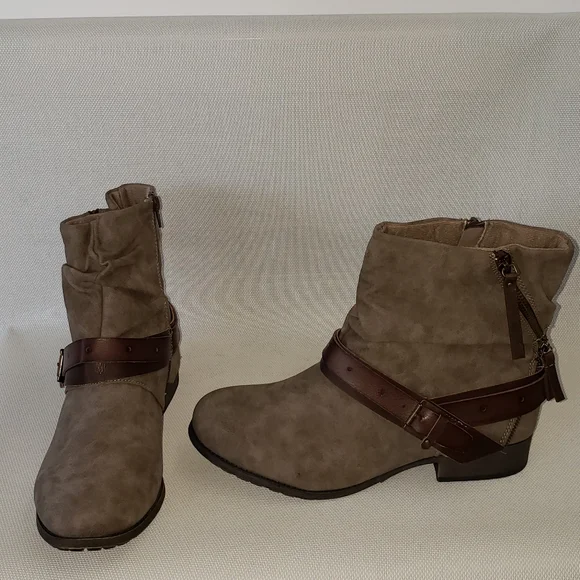 Boots - Picture 13 of 16